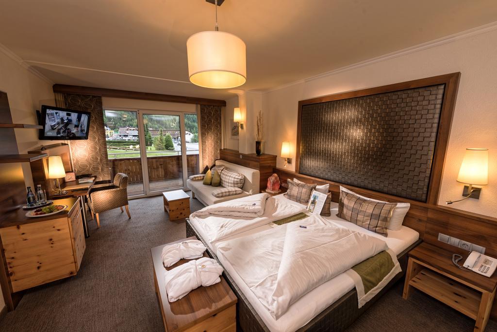 Hotel Andy 4 Sterne Superior 耶岑斯 外观 照片